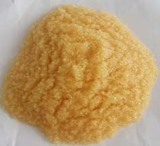 软化树脂是专用于软化硬水的一种专用树脂，通过离子交换技术，使水的硬度小于50 mg/L(CaCO3)。离子交换是一种特殊的动态吸附过程，一般是由不溶于水的离子交换剂在电解质溶液中进行，这种离子交换剂即为离子交换树脂。